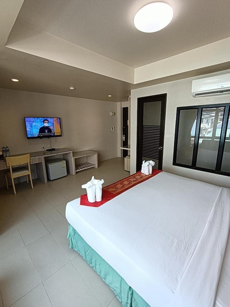 Phuket Amici Miei Guest House מראה חיצוני תמונה